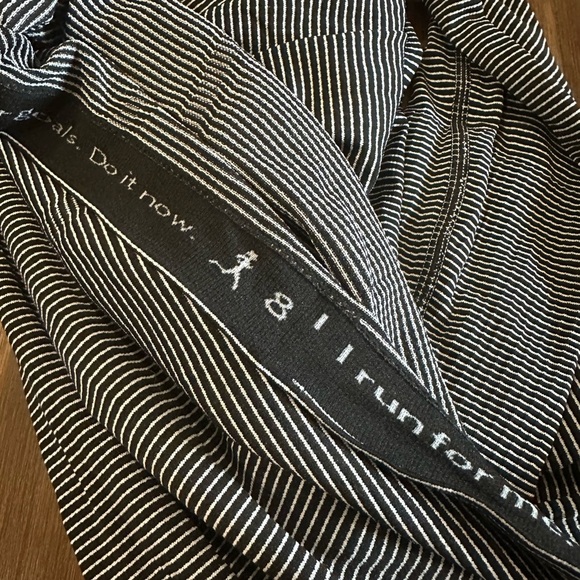 Lululemon Swiftly Tech Long Sleeve Crew
Tempo Stripe Black White
W3F79S
Size 8 - Picture 3 of 5